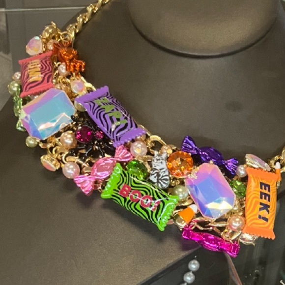 NWT ⚜️ 🍭⚜️ BETSEY JOHNSON Faux Stone Candy Statement Bib Necklace Halloween - Picture 8 of 10